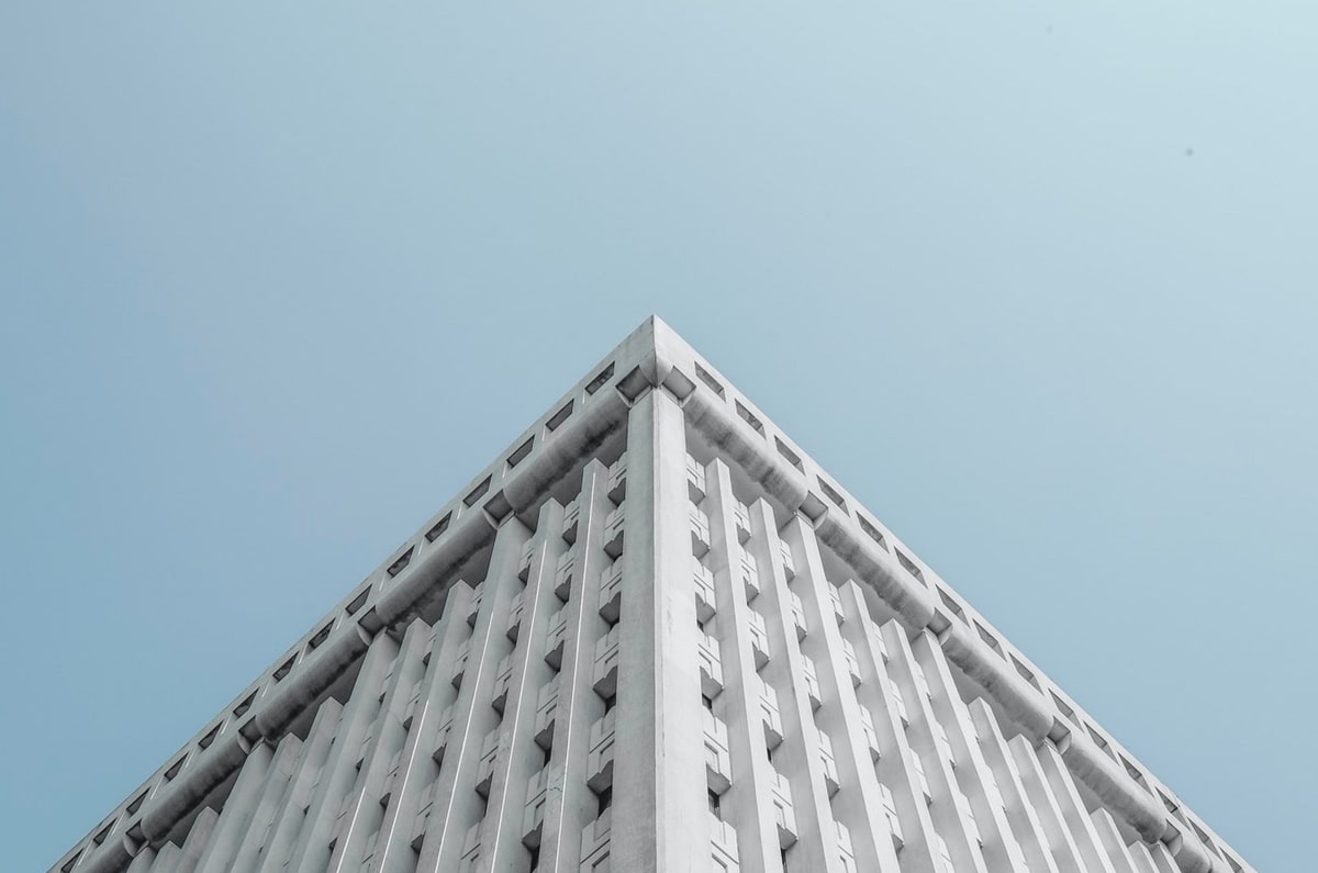 意甲媒体透露：拉齐奥开始担忧边后卫亚当·马鲁西奇的未来，其经纪人已向AC米兰推荐该球员